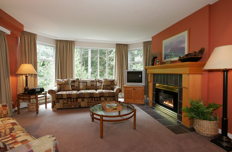 Woodrun Lodge Whistler 416 Living Room